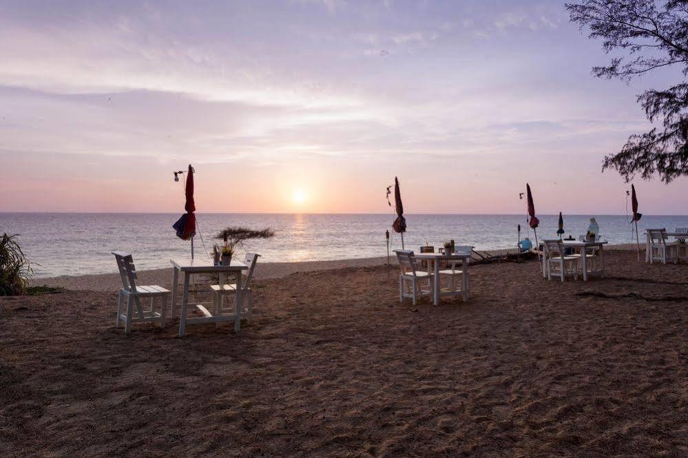 Micky Monkey Beach Hotel Phuket Maikhao Thailand Mai Khao Dış mekan fotoğraf