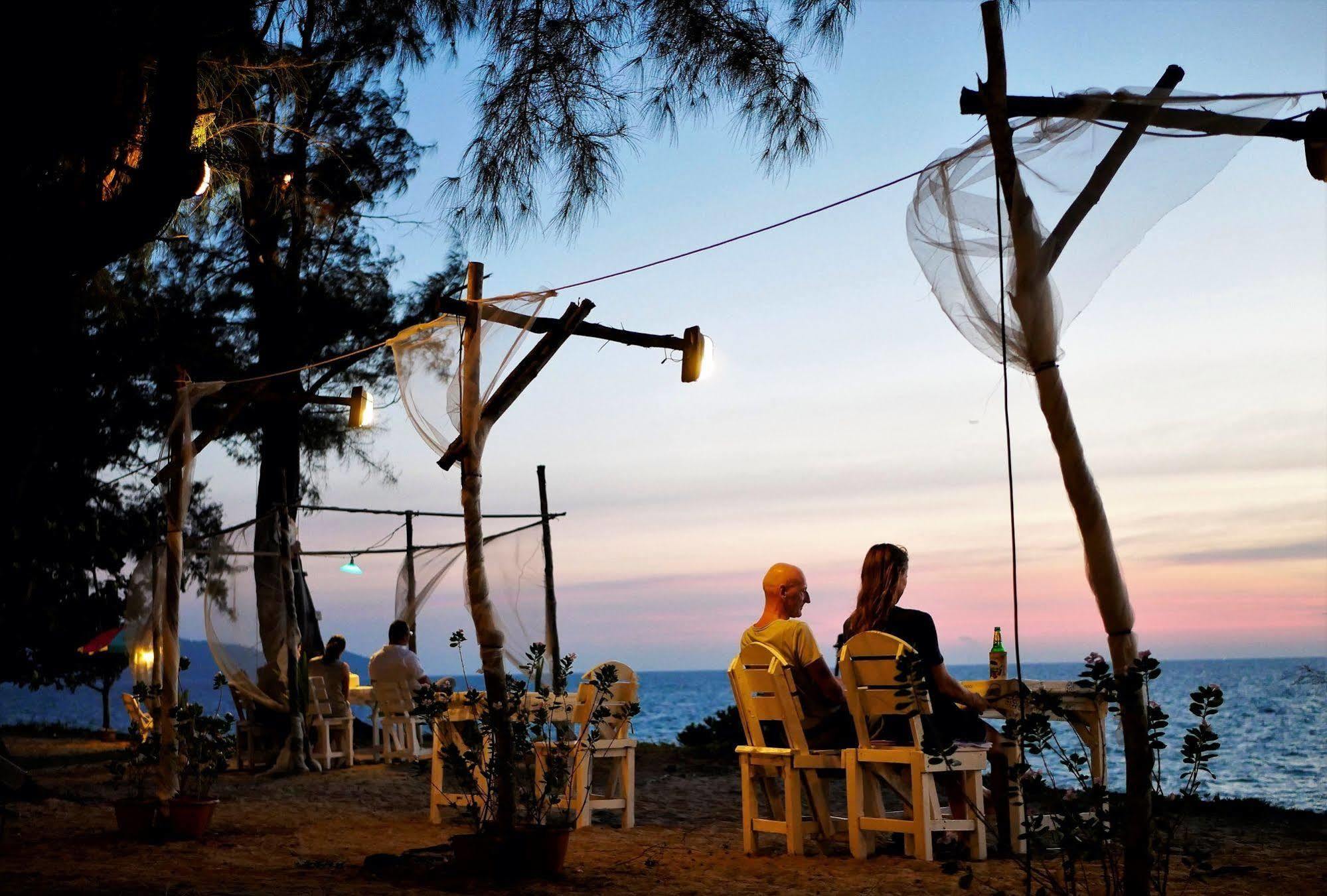 Micky Monkey Beach Hotel Phuket Maikhao Thailand Mai Khao Dış mekan fotoğraf