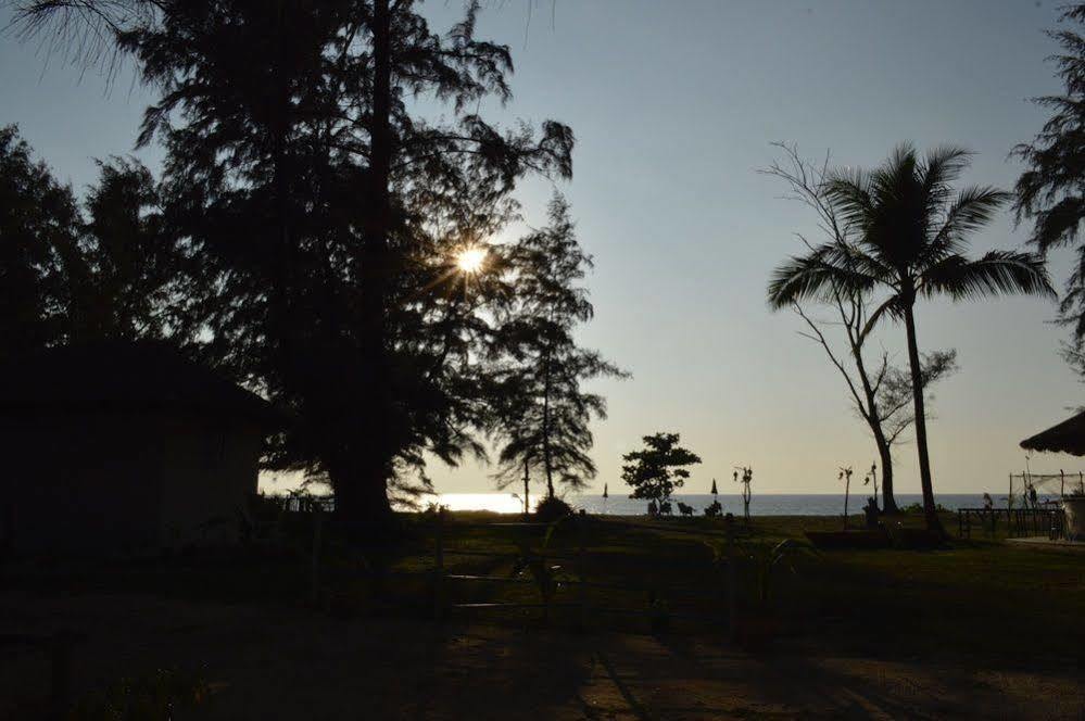 Micky Monkey Beach Hotel Phuket Maikhao Thailand Mai Khao Dış mekan fotoğraf